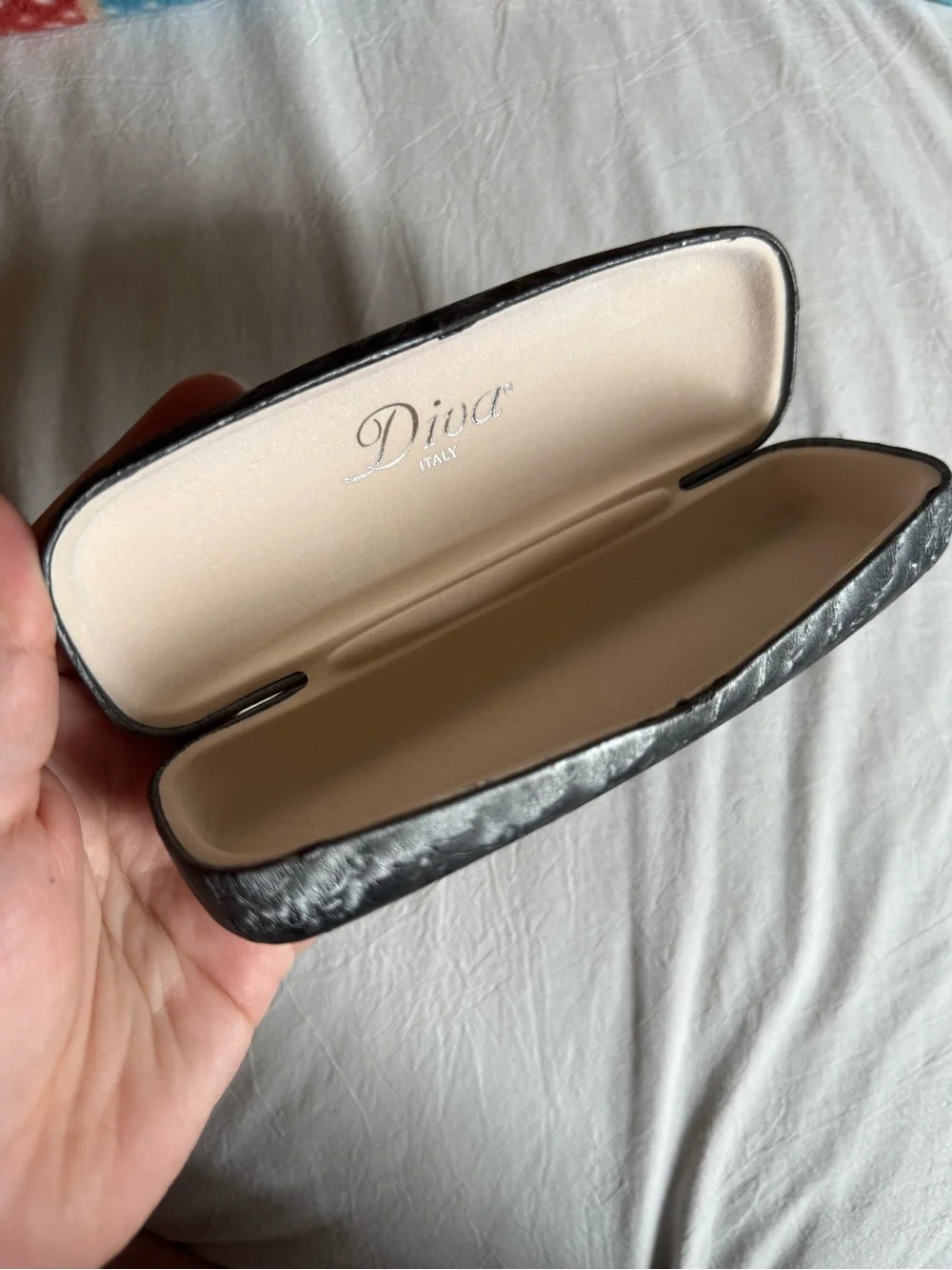 Diva Black Textured Sunglasses Case